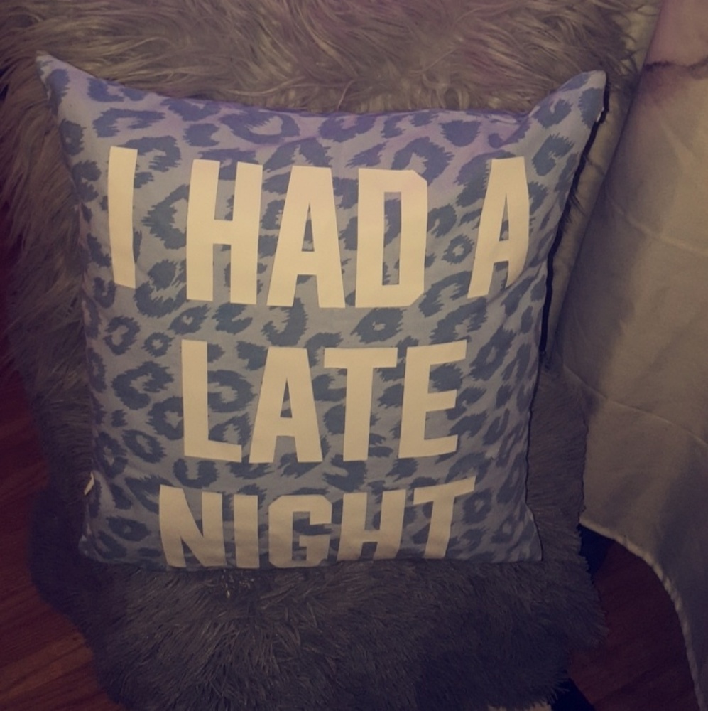 Rare vs pink pillow - Picture 2 of 3